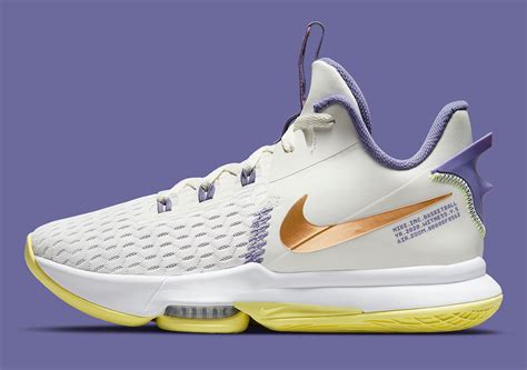 nike lebron james witness shoes